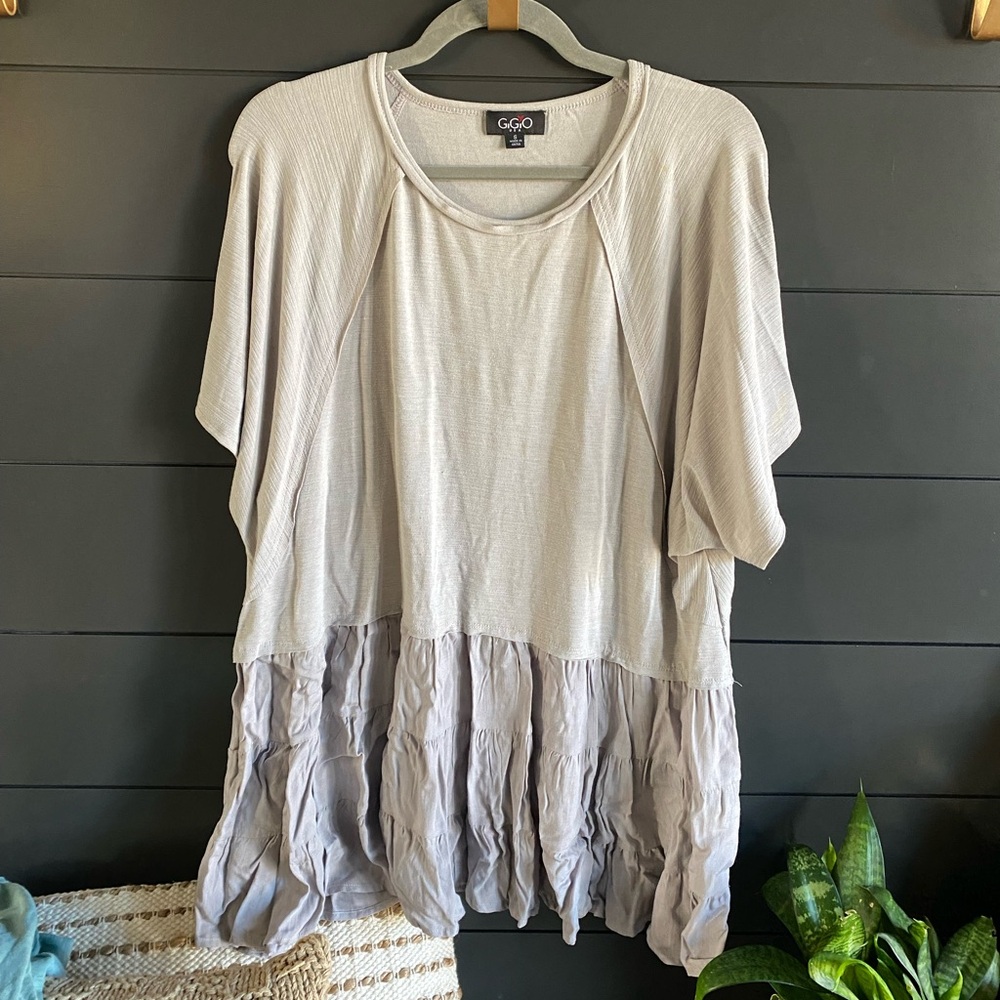 Silver Light Grey A-Line Flowy Scoop Neck Tee Top | Size Small